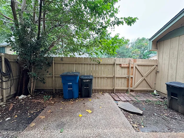 9502 Quail Village Ln — Photo 39