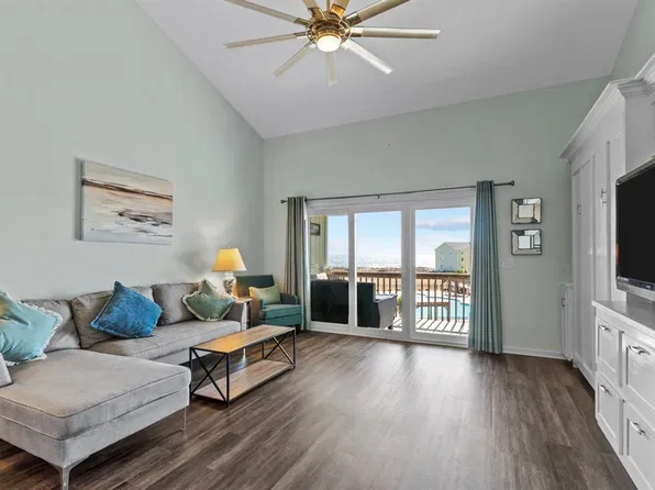 918 N New River Dr, Surf City, NC