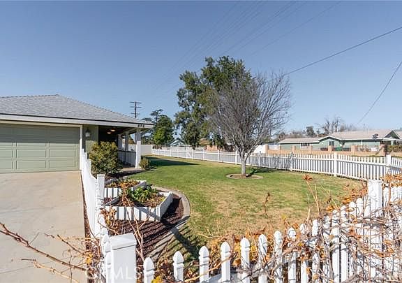 5th image of 875 Edgar Ave