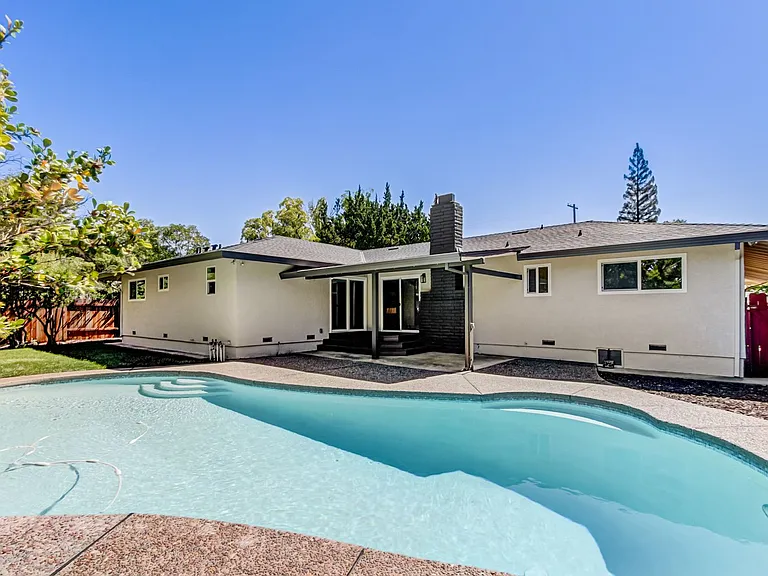 965 Jonas Ave — Photo 41