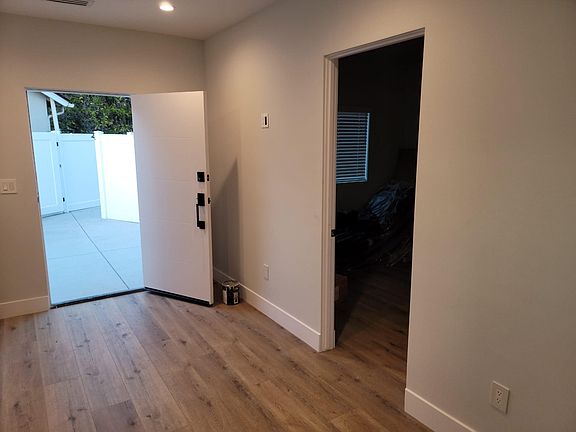2nd image of 4860 Poe Ave
