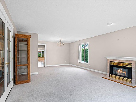 5th image of 755 Ermineskin Ave