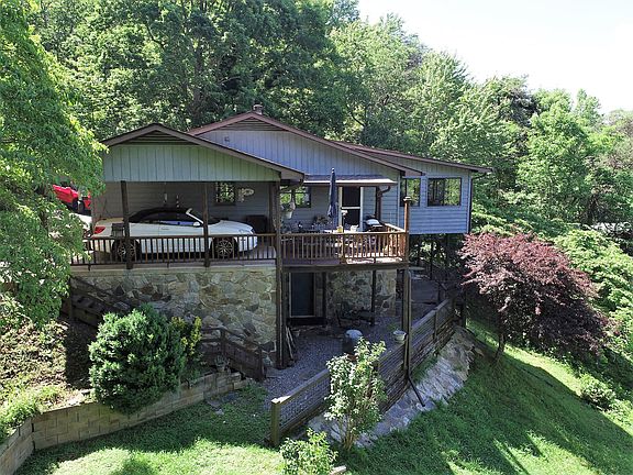 3rd image of 338 Mountain Dr N