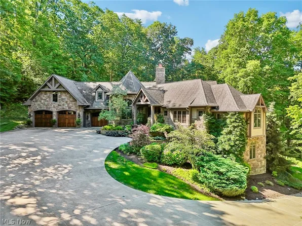 2926 Yellow Creek Rd, Akron, OH 44333