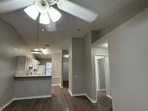 5th image of 2329 Trailwood Dr