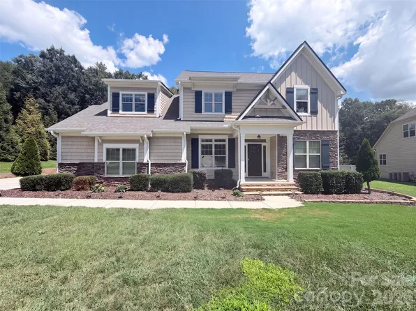 131 Lakeshore Hills Dr, Mooresville, NC 28117