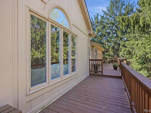 3rd image of 21895 River Ridge Trl