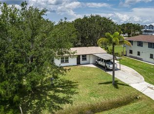 305 10th St SW, Ruskin, FL 33570