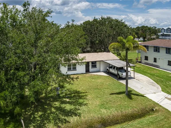 305 10th St SW, Ruskin, FL 33570