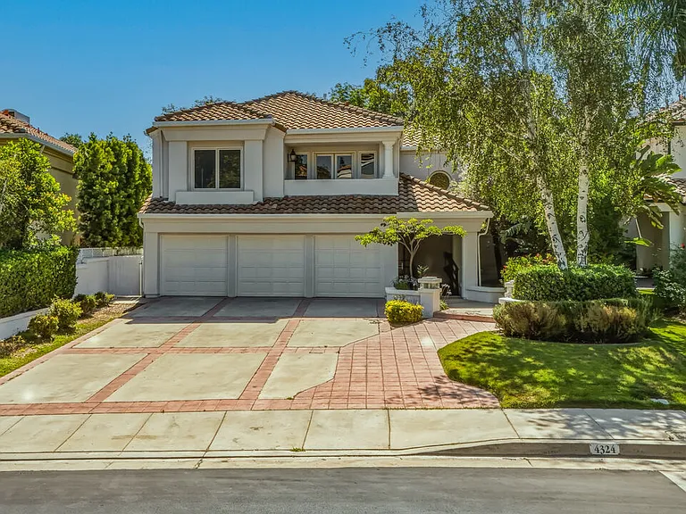 4324 Park Verdi — Photo 1