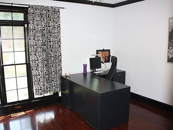 Office/Bedroom w/full bath
