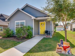 185 Lark Hill Rd, Floresville, TX 78114