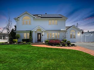 168 Arlyn Dr W, Massapequa, NY 11758