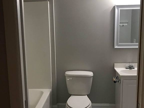 3rd image of 8 Woodbourne Pl