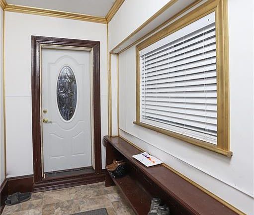4th image of 108 Samuel St