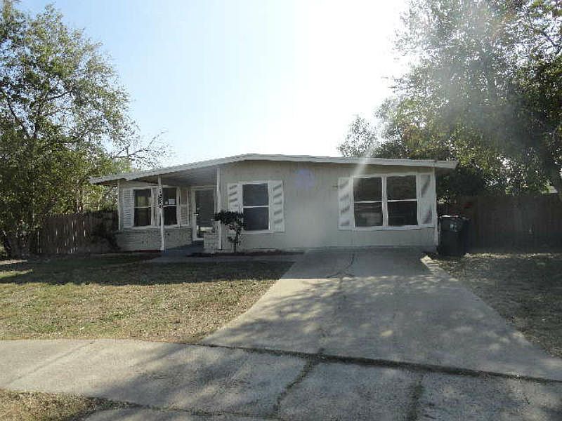 1st image of 1220 Crescent Dr