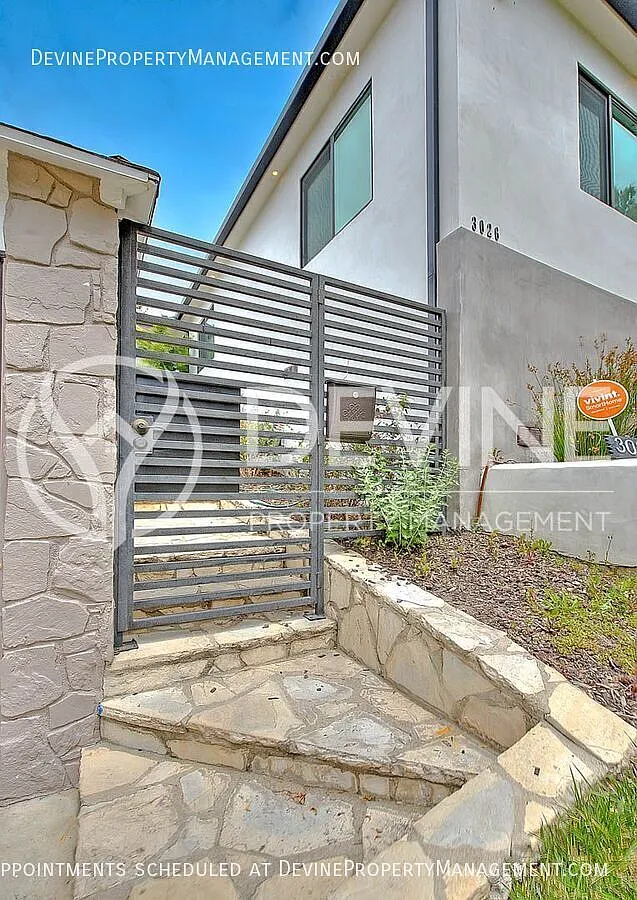 Newly Remodeled Pool Home — Photo 4