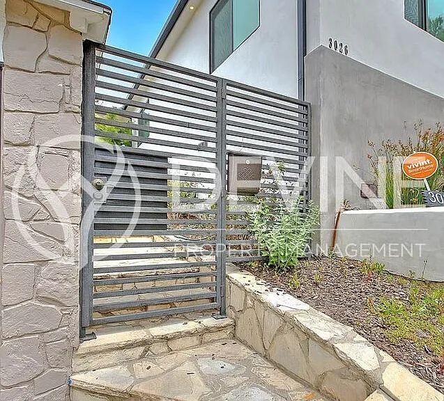 3026 Greenfield Ave — Photo 4