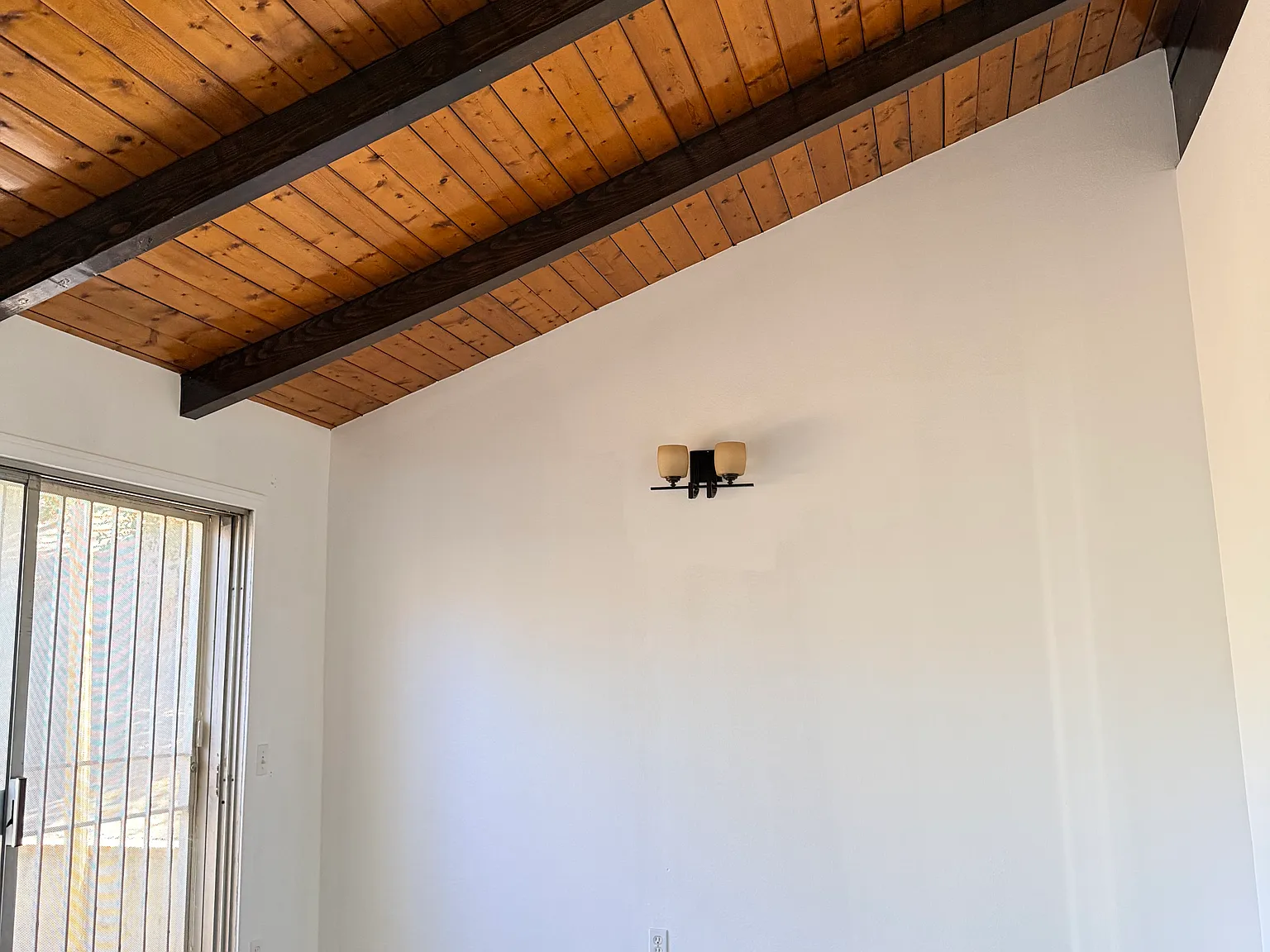 6 bed, 1639 sqft, $4,950 — Photo 2