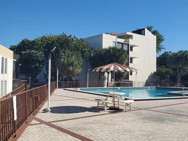 8850 Fontainebleau Blvd #103 — Photo 41