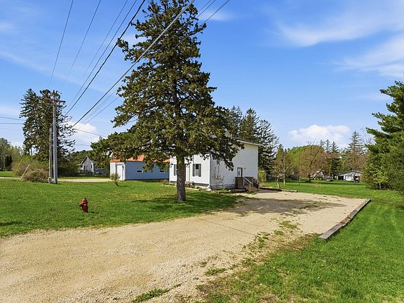 3rd image of 132 Gates Ave