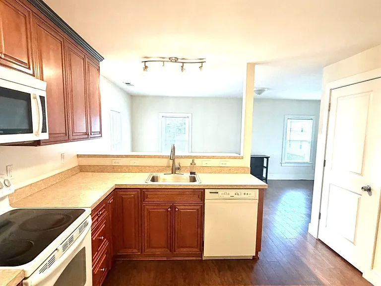 18 W Center St — Photo 12