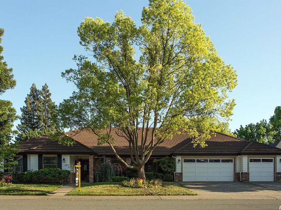 1st image of 1919 Vista Creek Dr