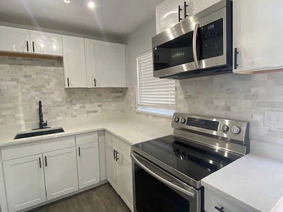 3rd image of 35 W 11th St