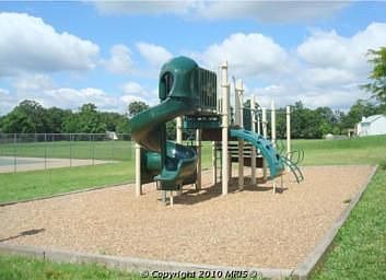 2nd image of 2097 Essex Ct