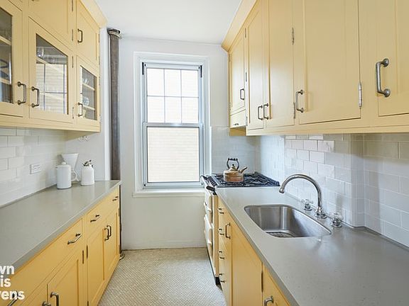 5th image of 2 Horatio St APT 12L