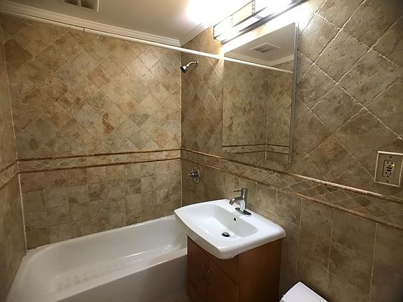 4th image of 209 W 20th St #6E
