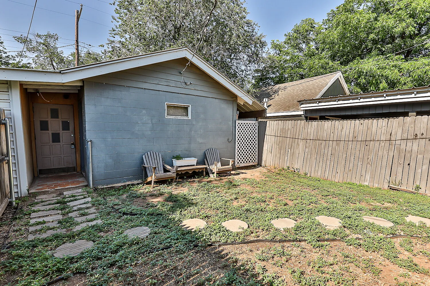 1 bed, 1.0 bath, 500 sqft, $600 — Photo 1
