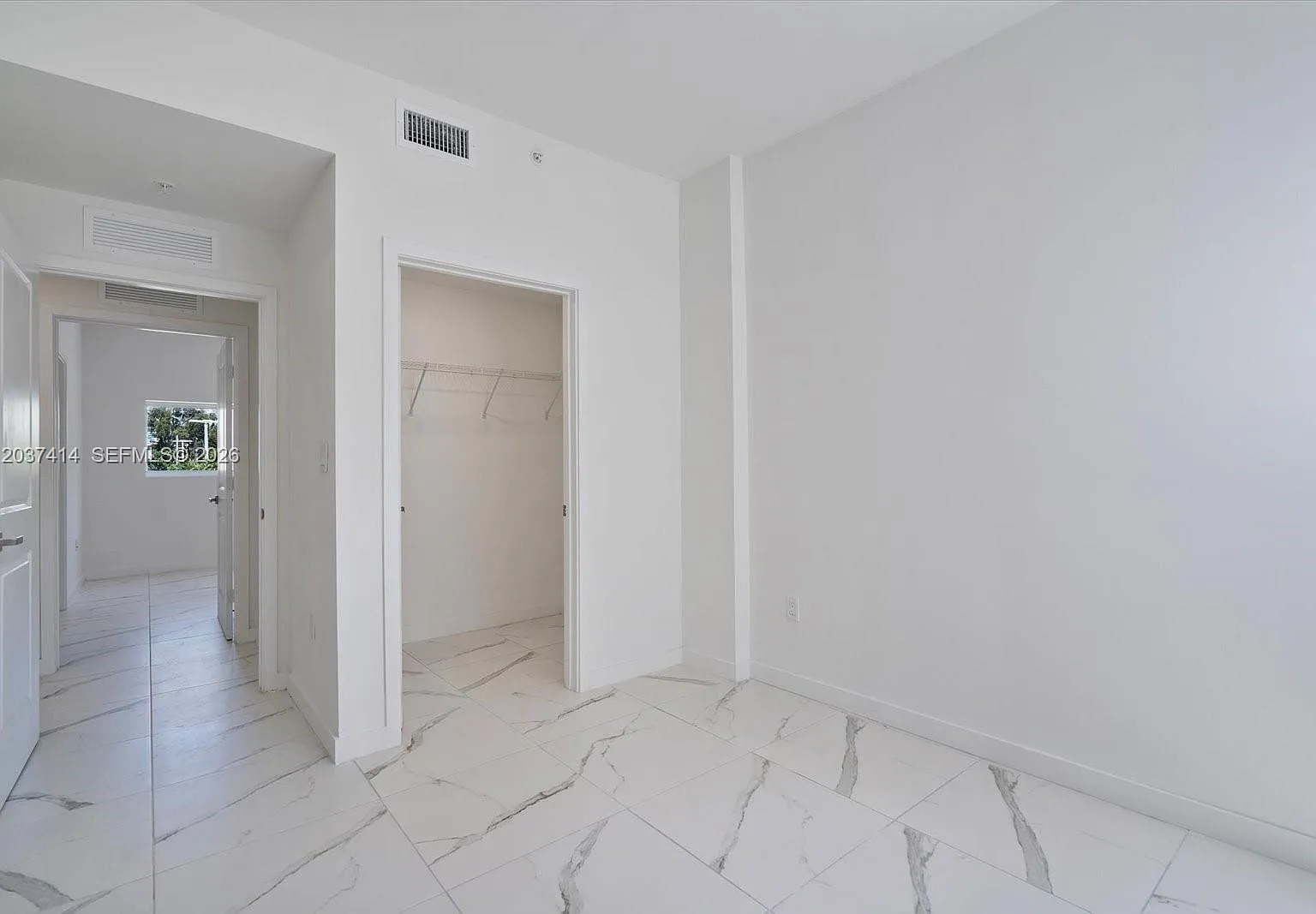 2 bed, 835 sqft, $2,790 — Photo 2