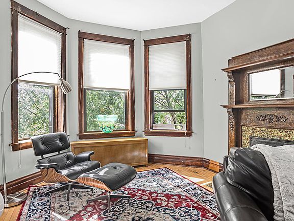 4th image of 1931 N Hoyne Ave APT 3
