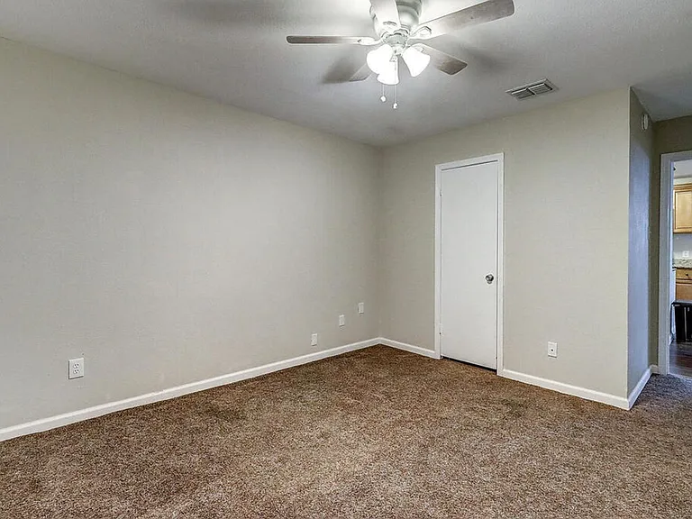 1011 Ennis Joslin 234 — Photo 33
