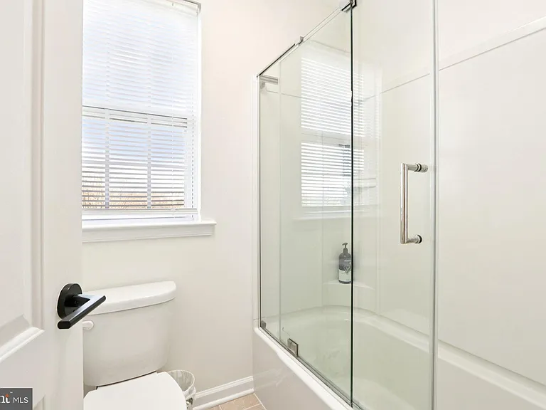 1035 Thorndale Dr — Photo 39