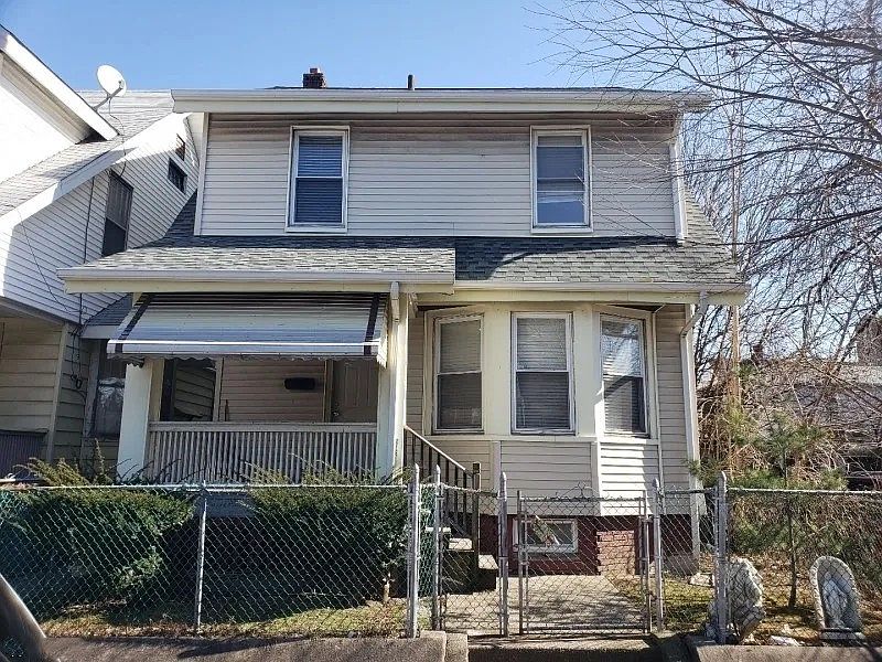 1st image of 633 E 22nd St #10