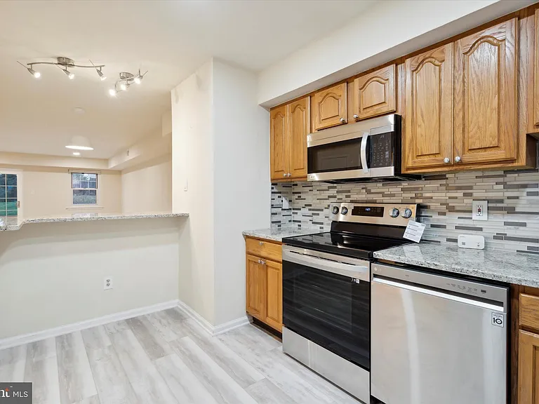 6 Cromwell Dr #107-U-6 — Photo 2