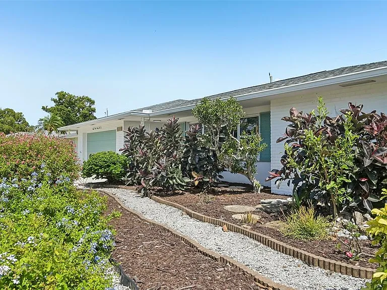 6735 Keystone Dr — Photo 3