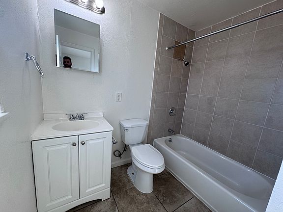 3rd image of 8005 Macarthur Blvd APT 1