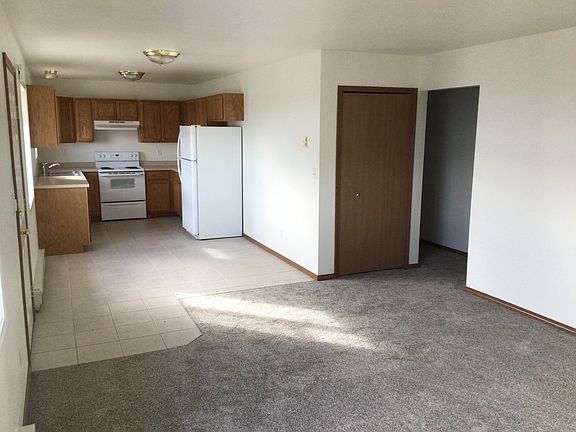 living/dining entry