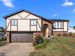 456 Myers Cir, Philadelphia, PA 19115