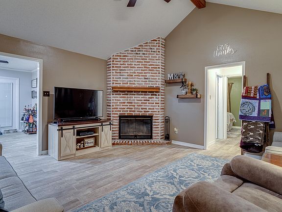 2nd image of 204 Lakewood Dr