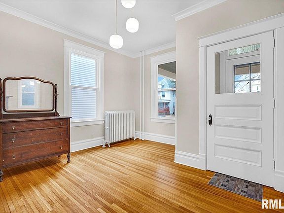 5th image of 1020 N Elmwood Ave