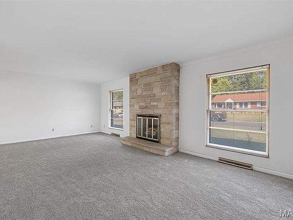 5th image of 222 Wooster Dr
