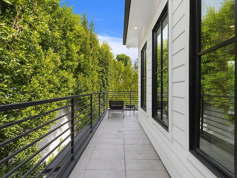 1716 Courtney Ave — Photo 33