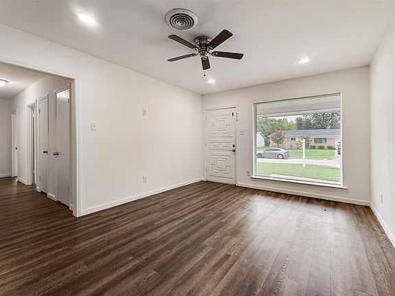 2nd image of 730 Cindy Ln