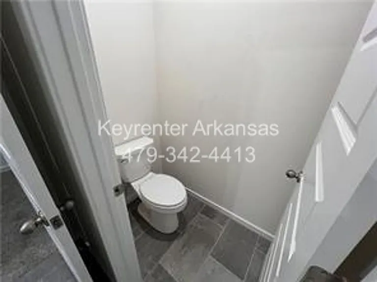 4808 Planetree St — Photo 14