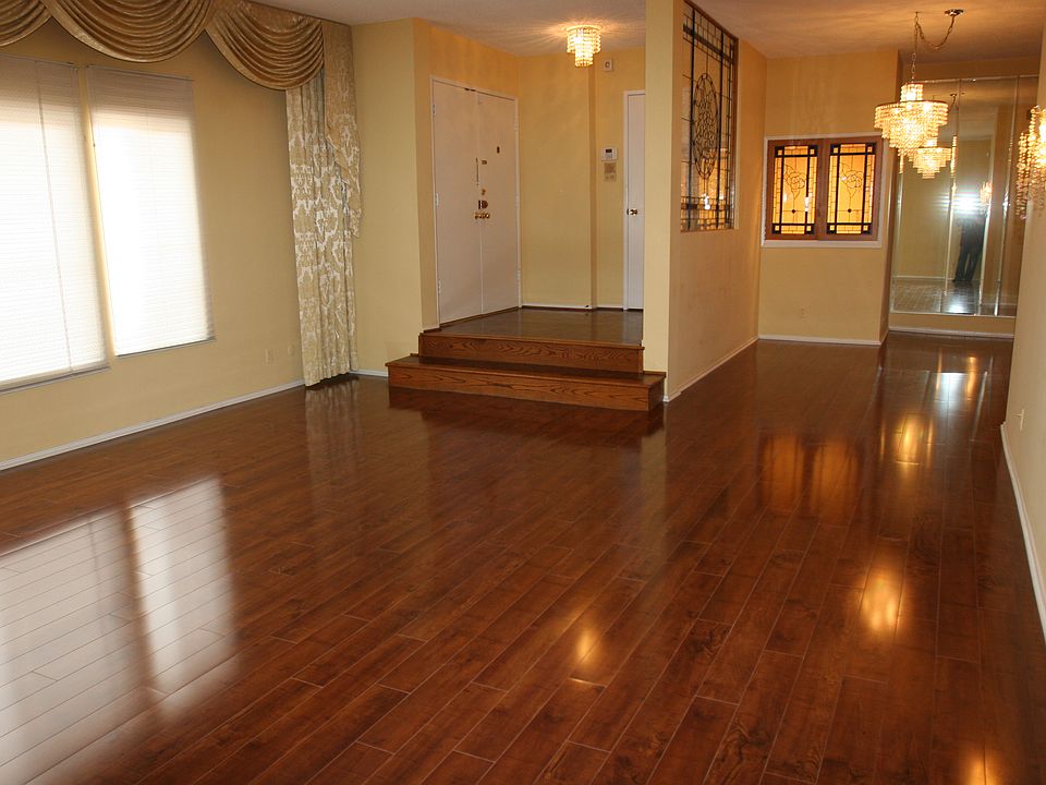 1st image of 329 S Doheny Dr APT 1