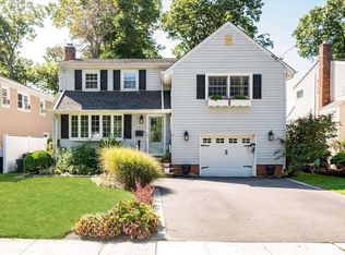 2044 Decker Ave, Merrick, NY 11566